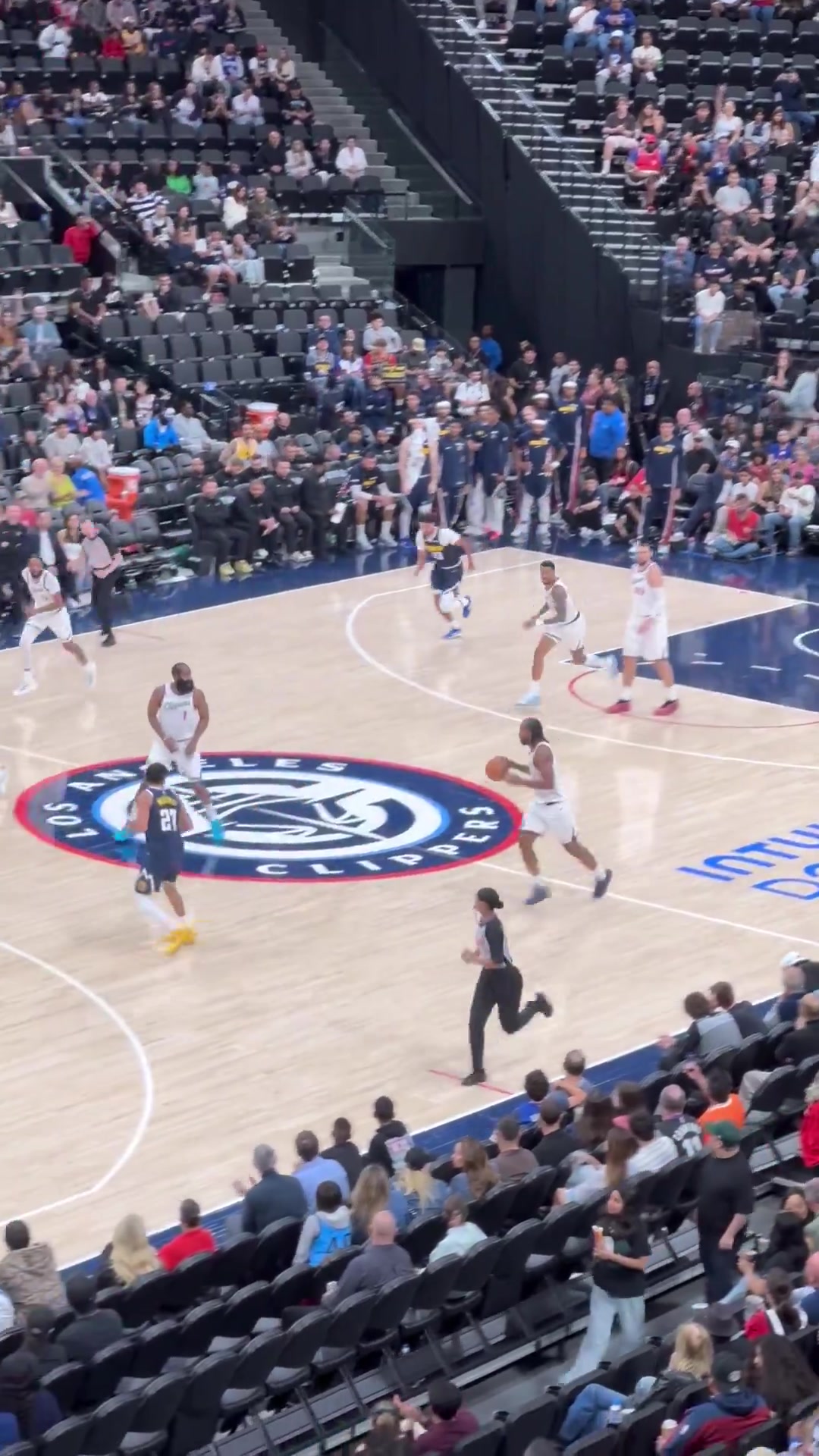 燃起来了小卡抢断约基奇反击飚进追身三分看嗨主场球迷