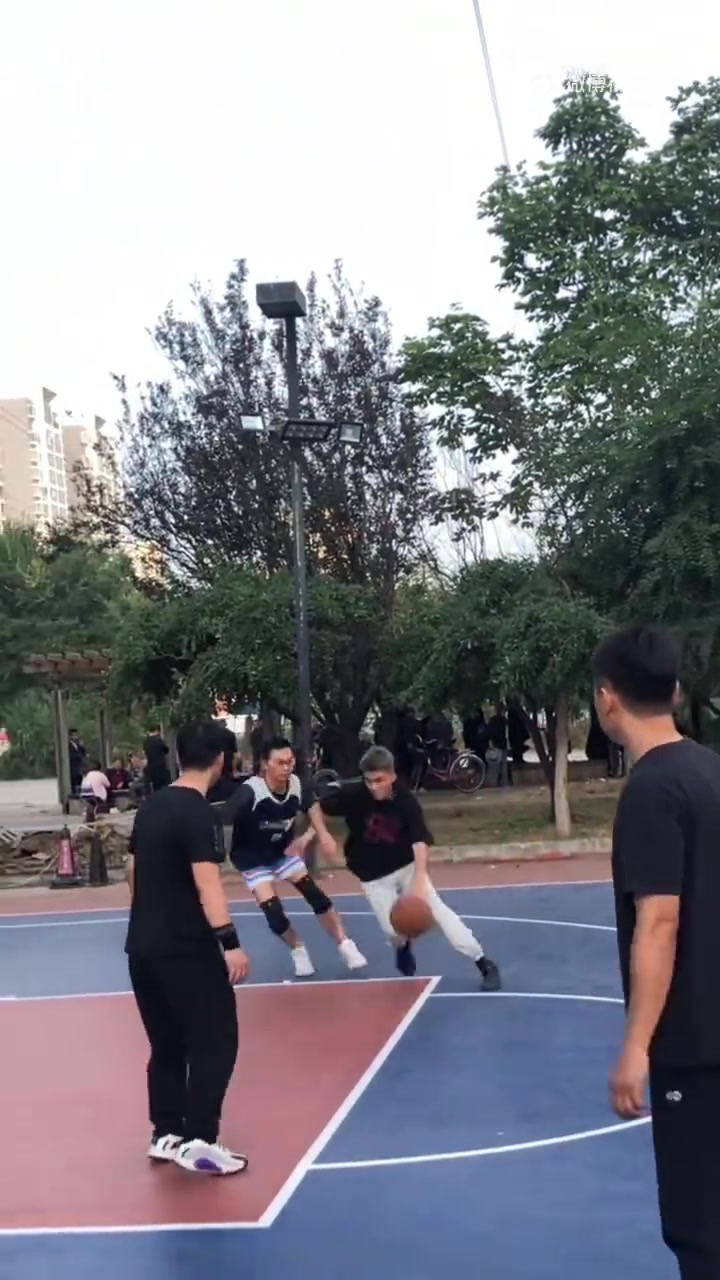 郭艾伦的身材约基奇的投篮包